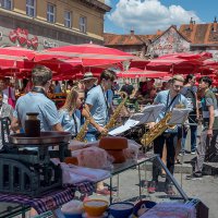 097_DolacMarket_welcome_saxophones-1