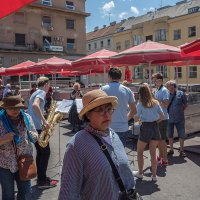 097_DolacMarket_welcome_saxophones-4