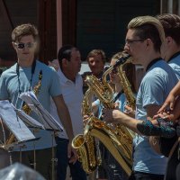 097_DolacMarket_welcome_saxophones-5